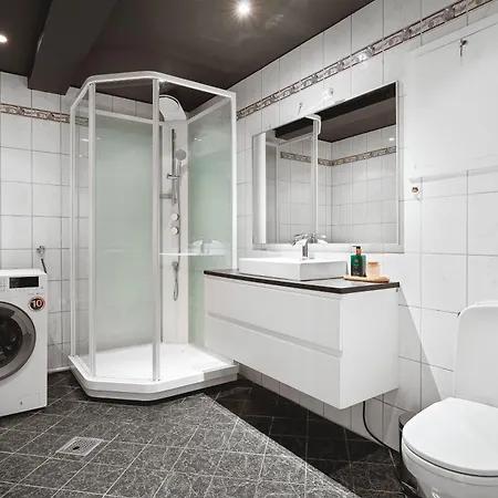 Arctic Homes - Downtown Penthouse 아파트